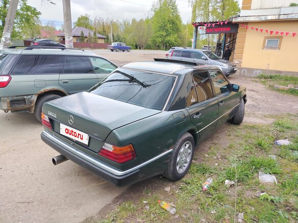 1990 Mercedes-Benz W124 230, зелёный, 350000 рублей - вид 5