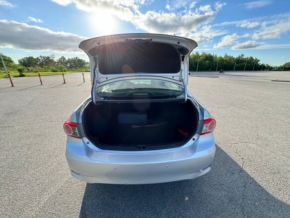 2012 Toyota Corolla X (E140, E150) Рестайлинг, серебристый, 1050000 рублей - вид 17