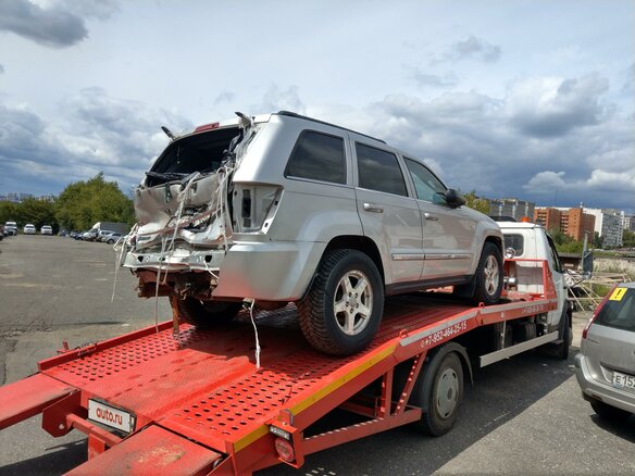 2005 Jeep Grand Cherokee III (WK), серый, 400000 рублей