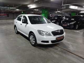 2012 Skoda Octavia II (A5) Рестайлинг, белый, 700000 рублей, вид 3