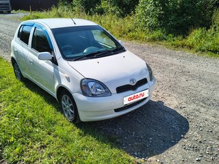 2001 Toyota Vitz I (P10), белый, 310000 рублей, вид 2