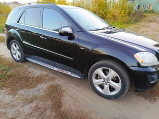 2009 Mercedes-Benz M-Класс 350 II (W164) Рестайлинг, чёрный, 1700000 рублей, вид 3
