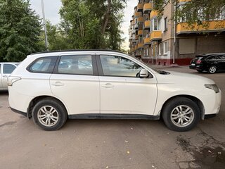 2012 Mitsubishi Outlander III, белый, 750000 рублей, вид 2