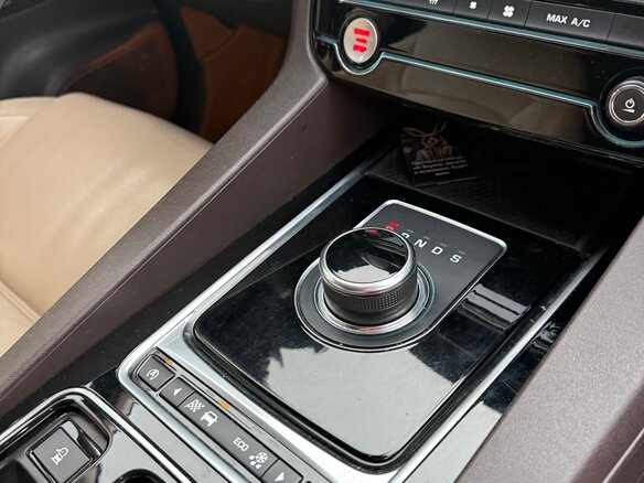 2017 Jaguar F-Pace I, красный, 2349000 рублей - вид 20