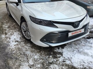 2019 Toyota Camry VIII (XV70), белый, 3095000 рублей, вид 2