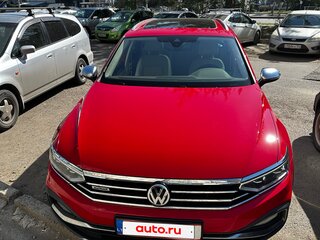 2019 Volkswagen Passat Alltrack B8 Рестайлинг, красный, 4700000 рублей, вид 3