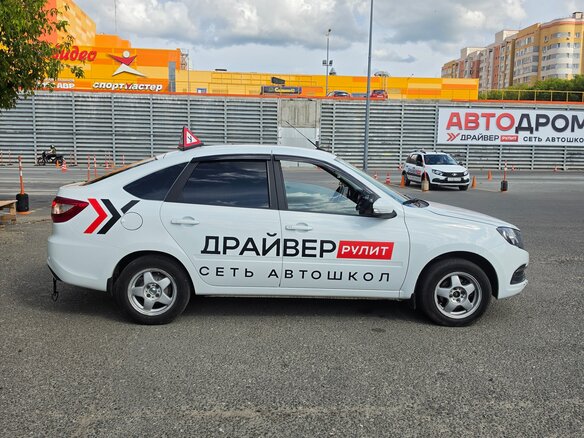 2023 Lada (ВАЗ) Granta I Рестайлинг, белый - вид 6