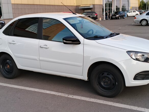 2019 Lada (ВАЗ) Granta I Рестайлинг, белый, 750000 рублей - вид 2
