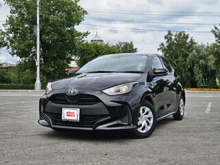 2021 Toyota Yaris IV, чёрный, 1295000 рублей, вид 1