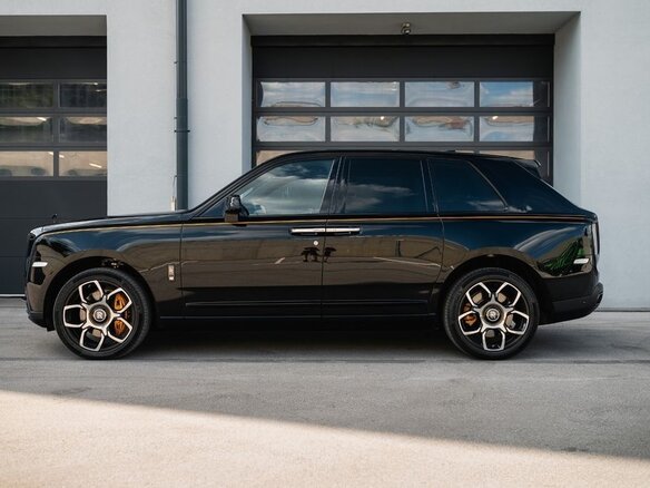 2023 Rolls-Royce Cullinan Black Badge I (Series I), чёрный, 36890000 рублей - вид 5