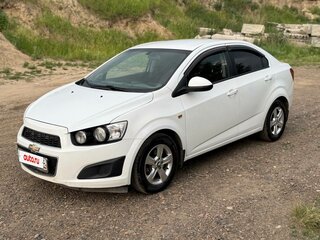 2013 Chevrolet Aveo II, белый, 750000 рублей, вид 1