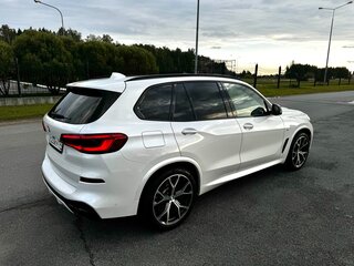2019 BMW X5 30d IV (G05/G18), белый, 6600000 рублей, вид 2