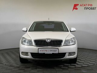 2013 Skoda Octavia II (A5) Рестайлинг, белый, 800000 рублей, вид 2