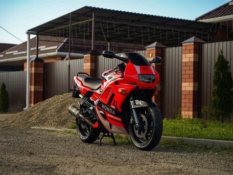 1993 Honda CBR 600F, красный, 350000 рублей, вид 3