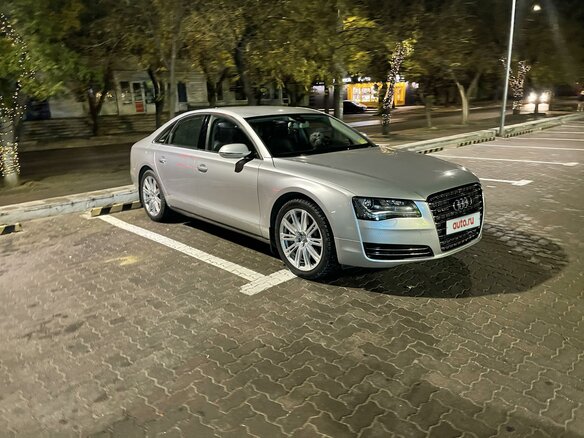 2010 Audi A8 III (D4), серебристый - вид 2