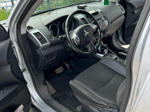 2010 Mitsubishi Outlander II Рестайлинг, серебристый, 1200000 рублей - вид 6