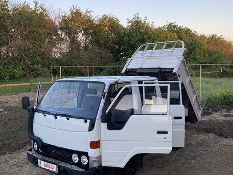 1996 Toyota Dyna, белый, 1080000 рублей, вид 1