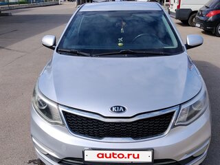 2016 Kia Rio III Рестайлинг, серебристый, 660000 рублей, вид 1