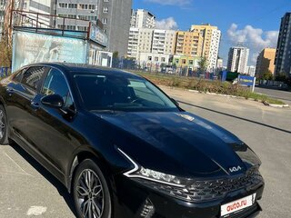 2021 Kia K5 III, чёрный, 2600000 рублей, вид 1