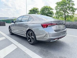 2022 Skoda Octavia IV (A8), серый, 2090000 рублей, вид 4