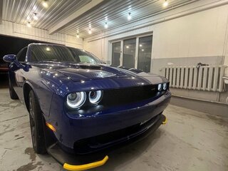 2020 Dodge Challenger III Рестайлинг 2, синий, 3900000 рублей, вид 4