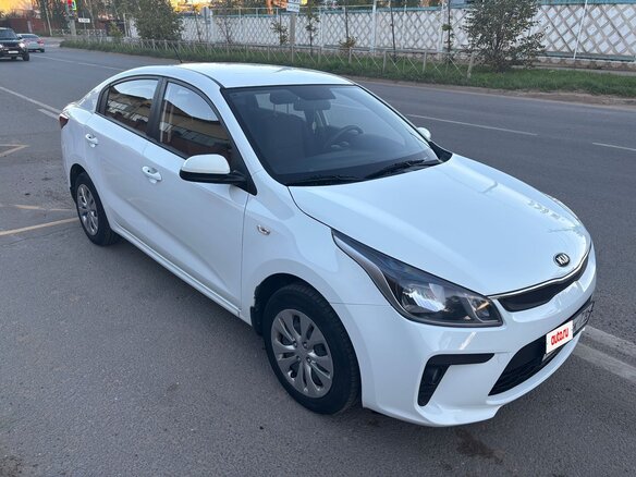 2017 Kia Rio IV, белый, 1030000 рублей - вид 1
