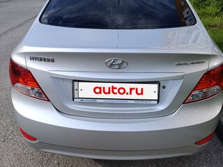 2013 Hyundai Solaris I, серебристый, 600000 рублей, вид 2