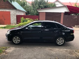 2018 Volkswagen Polo V Рестайлинг, чёрный, 850000 рублей, вид 4