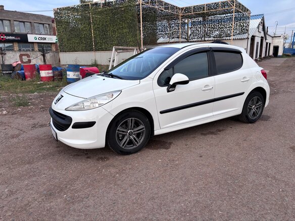 2009 Peugeot 207 I Рестайлинг, белый, 550000 рублей