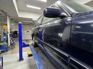 2001 Toyota Crown Comfort X (S150), синий, 822000 рублей, вид 2