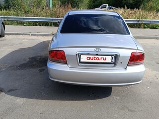 2004 Hyundai Sonata ТагАЗ IV (EF) Рестайлинг, серебристый, 320000 рублей, вид 3