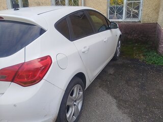 2010 Opel Astra J, белый, 650000 рублей, вид 4