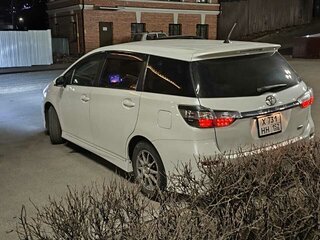 2013 Toyota Wish II Рестайлинг, белый, 1750000 рублей, вид 3
