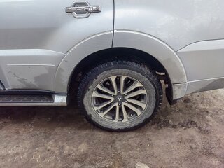 2015 Mitsubishi Pajero IV Рестайлинг 2, серебристый, 3480000 рублей, вид 3