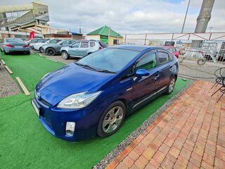 2010 Toyota Prius III (XW30), синий, 850000 рублей, вид 3