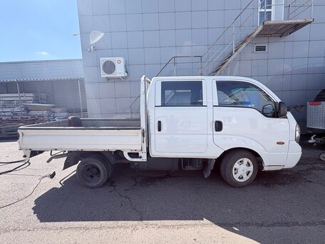2009 Kia Bongo, белый, 760000 рублей, вид 3