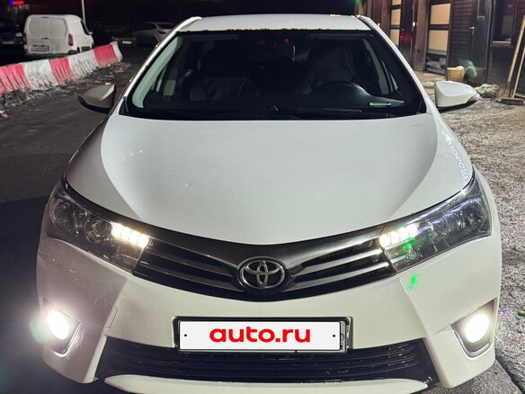 2013 Toyota Corolla XI (E160, E170, E180), белый, 995000 рублей