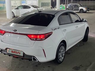 2021 Kia Rio IV Рестайлинг, белый, 1600000 рублей, вид 4