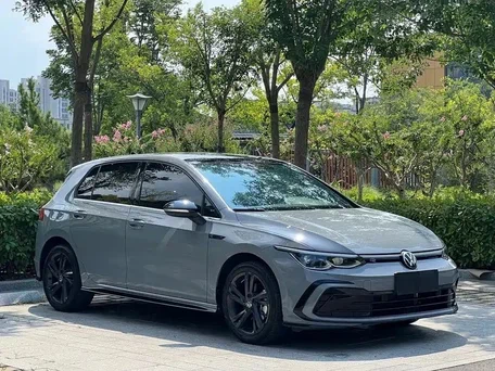 2023 Volkswagen Golf VIII, серый, 1900000 рублей, вид 1