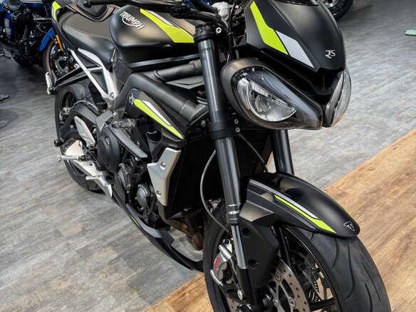 2020 Triumph Street Triple, чёрный, 999000 рублей - вид 20