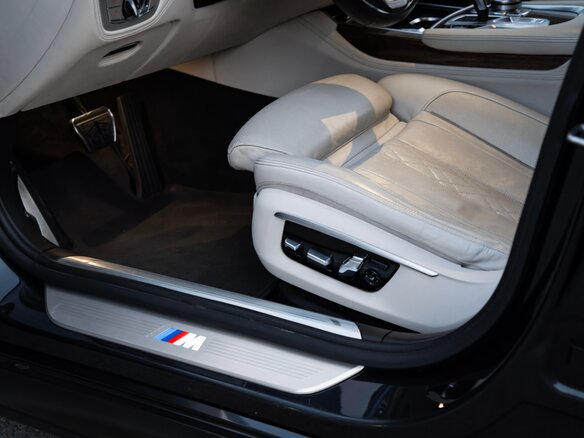 2016 BMW 7 серии 740d xDrive VI (G11/G12), серый, 4500000 рублей - вид 33