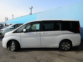 2019 Honda Stepwgn V Рестайлинг, белый, 1690000 рублей, вид 2