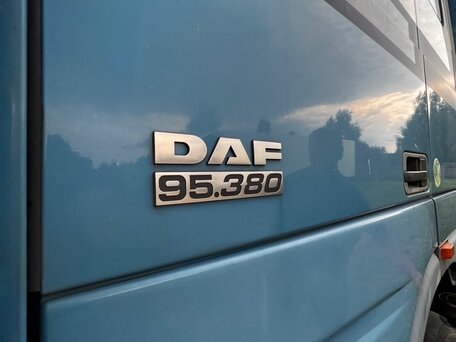 2005 DAF XF 95, голубой, 2110708 рублей, вид 5