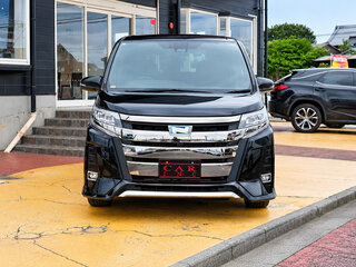 2020 Toyota Noah III (R80) Рестайлинг, чёрный, 1800000 рублей, вид 2