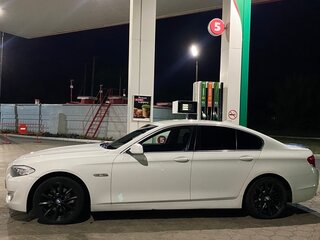 2010 BMW 5 серии 523i VI (F10/F11/F07), белый, 1830000 рублей, вид 4
