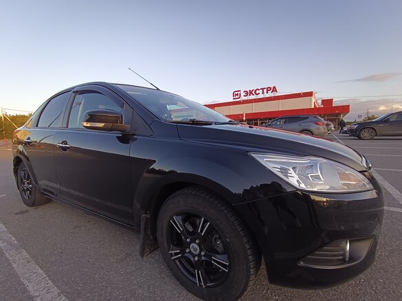 2010 Ford Focus II Рестайлинг, чёрный, 680000 рублей - вид 4