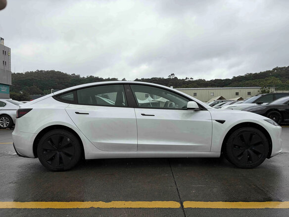 2025 Tesla Model 3 I Рестайлинг, белый, 4980000 рублей - вид 3