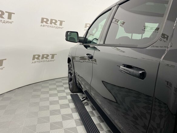 2023 Ram 1500 Crew Cab V, чёрный - вид 25