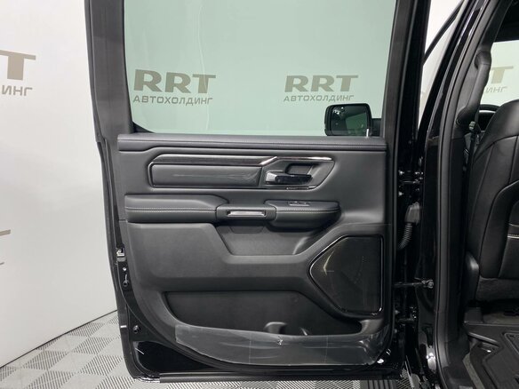 2023 Ram 1500 Crew Cab V, чёрный - вид 21