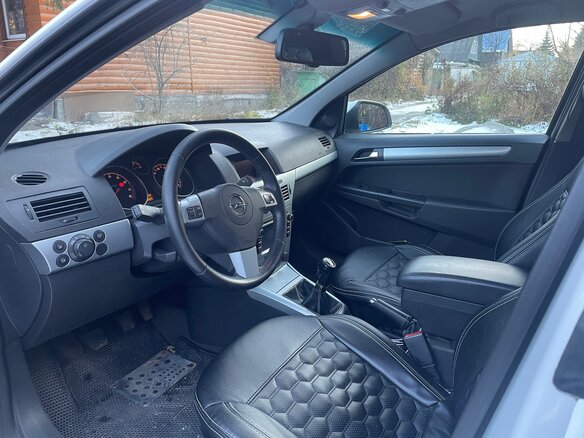 2012 Opel Astra H Рестайлинг, белый, 700000 рублей - вид 8